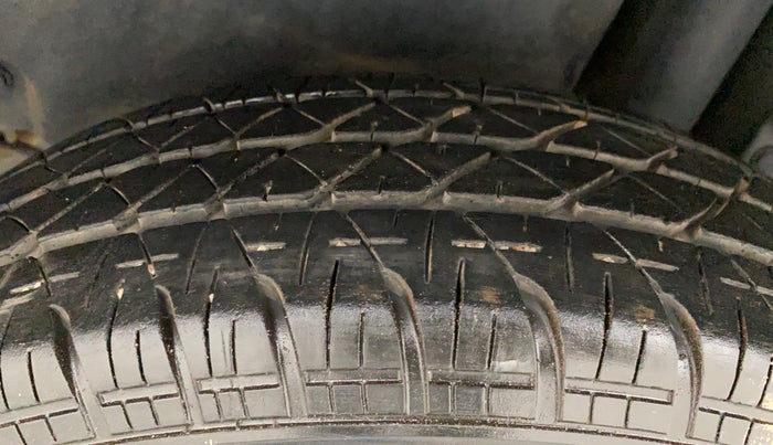2014 Maruti Swift Dzire VXI, Petrol, Manual, 54,558 km, Left Rear Tyre Tread