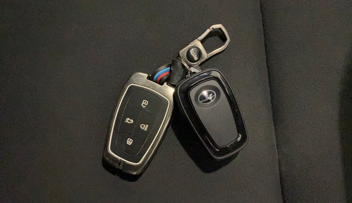 2023 Tata NEXON CREATIVE + SUNROOF 1.2 PETROL, Petrol, Manual, 39,460 km, Key Close Up