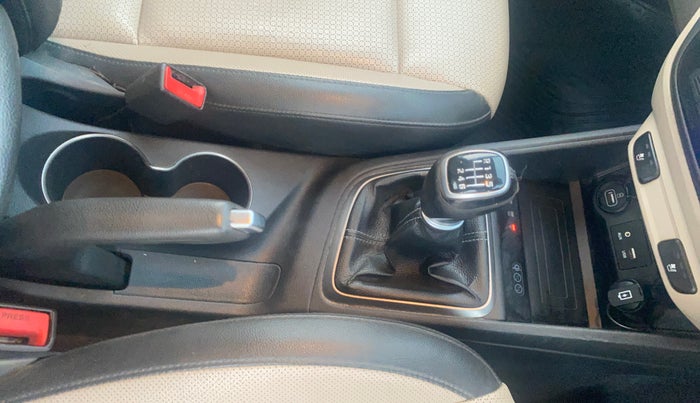 2019 Hyundai Verna 1.6 VTVT SX O, Petrol, Manual, 98,190 km, Gear Lever