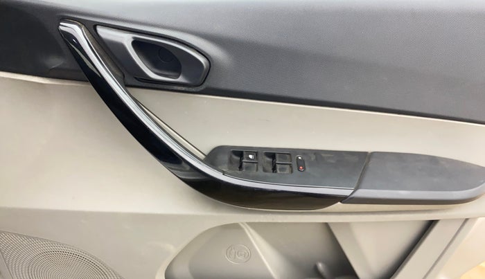 2018 Tata Tiago XT PETROL, Petrol, Manual, 50,971 km, Driver Side Door Panels Control