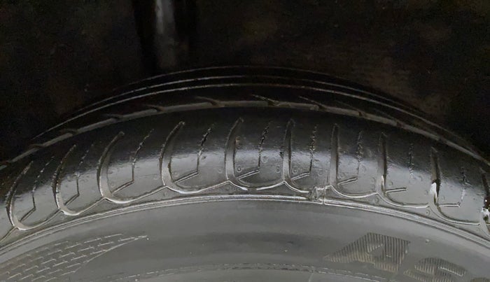 2014 Ford Ecosport TITANIUM 1.5L PETROL AT, Petrol, Automatic, 65,315 km, Right Rear Tyre Tread