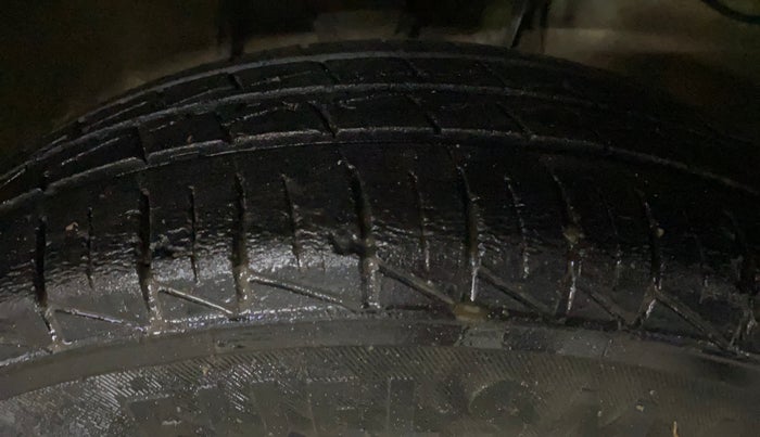 2022 Maruti Alto VXI, Petrol, Manual, 28,674 km, Right Front Tyre Tread