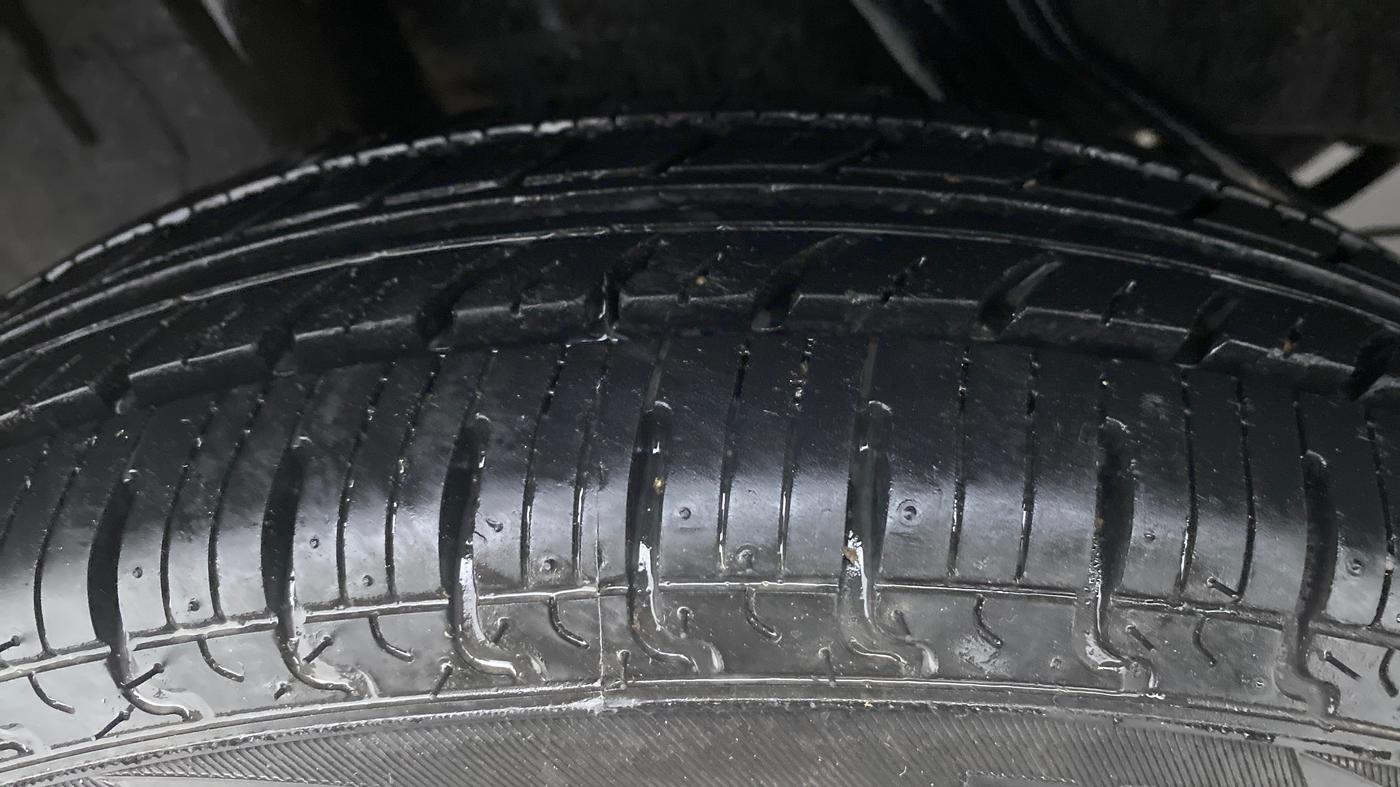2019 Renault Kwid RXL, Petrol, Manual, 12,485 km, Right Rear Tyre Tread