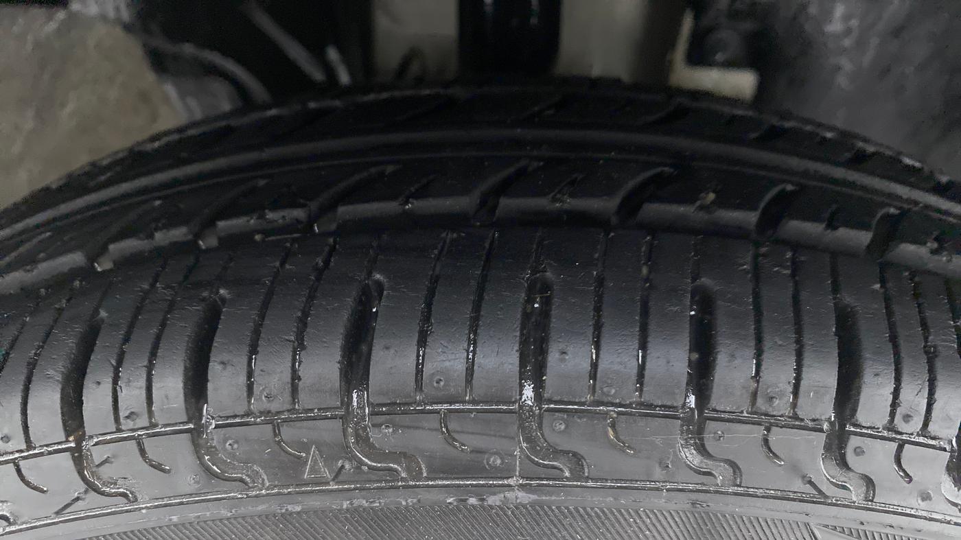 2019 Renault Kwid RXL, Petrol, Manual, 12,485 km, Right Front Tyre Tread