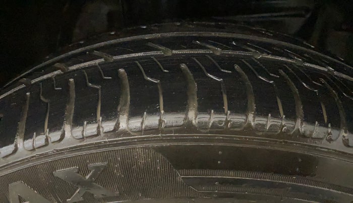 2014 Toyota Etios Liva G, Petrol, Manual, 69,429 km, Right Front Tyre Tread