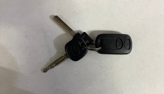 2014 Toyota Etios Liva G, Petrol, Manual, 69,429 km, Key Close Up