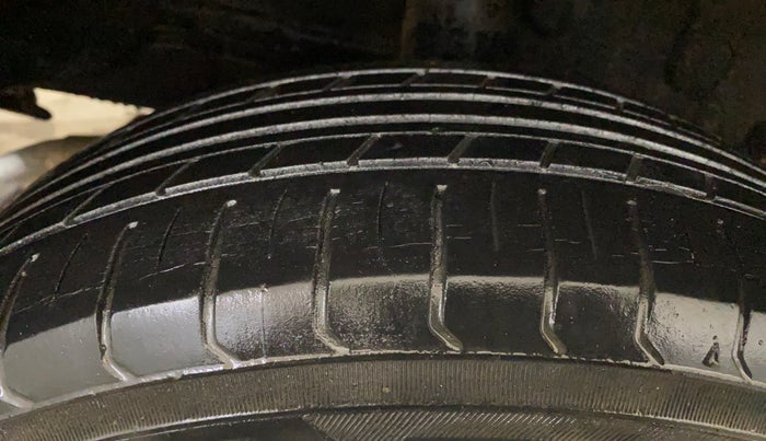 2014 Toyota Etios Liva G, Petrol, Manual, 69,429 km, Right Rear Tyre Tread