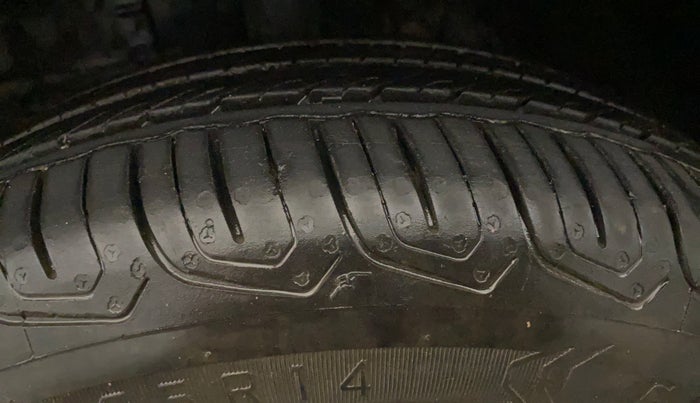 2014 Toyota Etios Liva G, Petrol, Manual, 69,429 km, Left Front Tyre Tread