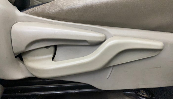 2014 Toyota Etios Liva G, Petrol, Manual, 69,429 km, Driver Side Adjustment Panel