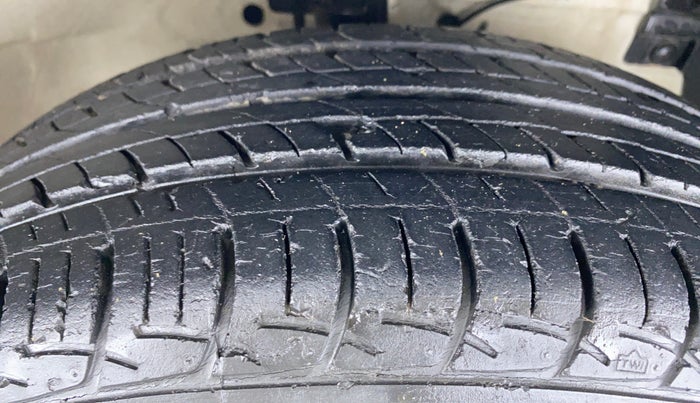 2012 Maruti Swift ZXI D, Petrol, Manual, 12,761 km, Right Front Tyre Tread