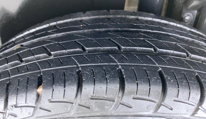 2012 Maruti Swift ZXI D, Petrol, Manual, 12,761 km, Left Rear Tyre Tread