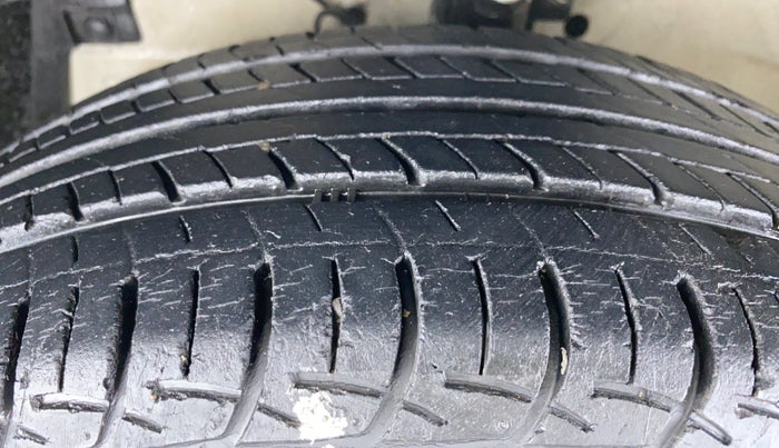 2012 Maruti Swift ZXI D, Petrol, Manual, 12,761 km, Left Front Tyre Tread