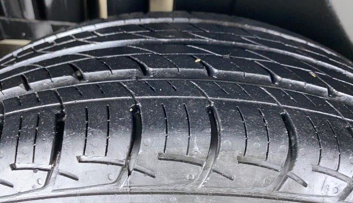 2012 Maruti Swift ZXI D, Petrol, Manual, 12,761 km, Right Rear Tyre Tread
