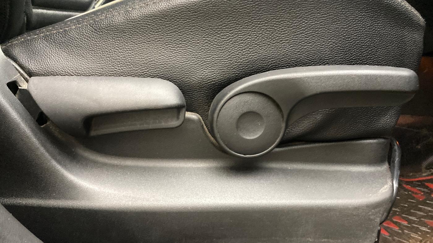 2018 Maruti Vitara Brezza ZDI AMT, Diesel, Automatic, 82,887 km, Driver Side Adjustment Panel