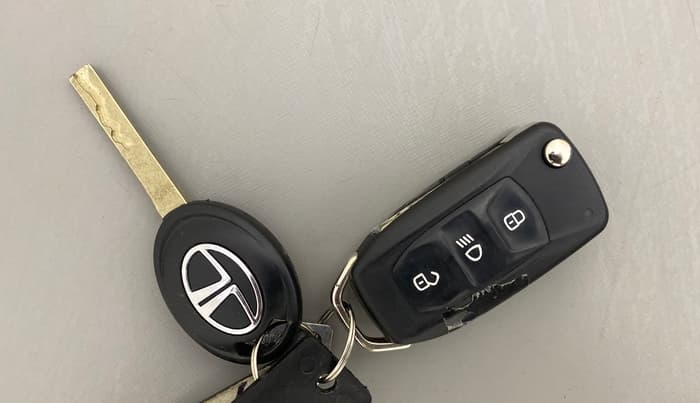 2023 Tata NEXON XM PETROL, Petrol, Manual, 22,115 km, Key Close Up