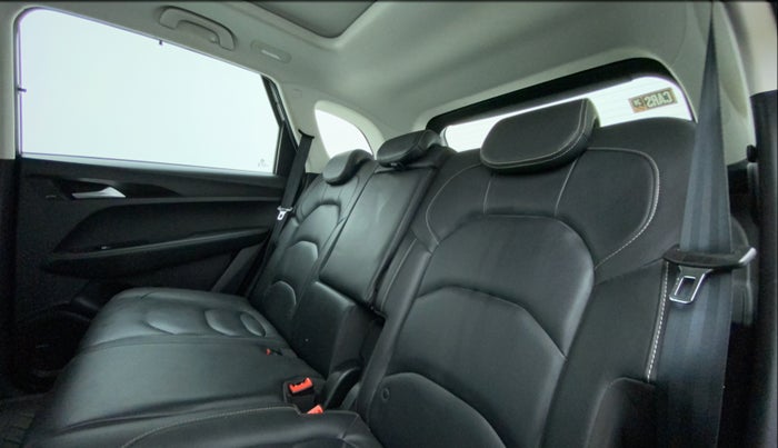 2019 MG HECTOR SHARP HYBRID 1.5 PETROL, Petrol, Manual, 33,774 km, Right Side Rear Door Cabin