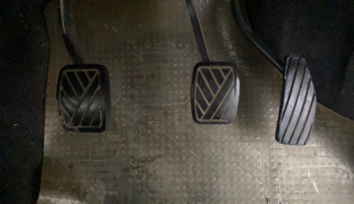 2013 Maruti Wagon R 1.0 VXI, Petrol, Manual, 84,289 km, Pedals