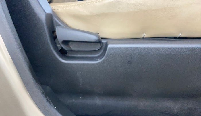 2013 Maruti Wagon R 1.0 VXI, Petrol, Manual, 84,289 km, Driver Side Adjustment Panel
