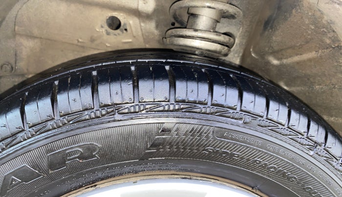 2013 Maruti Wagon R 1.0 VXI, Petrol, Manual, 84,289 km, Left Front Tyre Tread