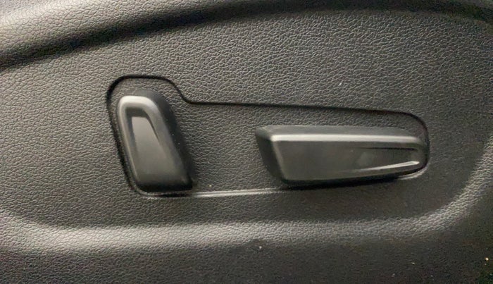 2023 Hyundai ALCAZAR PLATINUM(O) 7STR 1.5 AT, Diesel, Automatic, 19,266 km, Driver Side Adjustment Panel