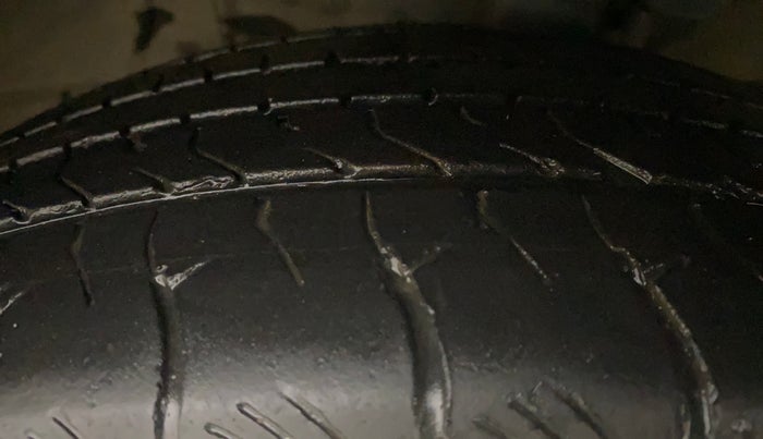 2023 Hyundai ALCAZAR PLATINUM(O) 7STR 1.5 AT, Diesel, Automatic, 19,266 km, Right Front Tyre Tread