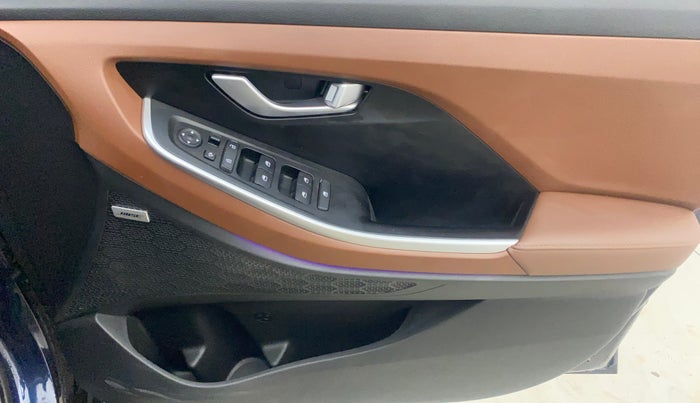 2023 Hyundai ALCAZAR PLATINUM(O) 7STR 1.5 AT, Diesel, Automatic, 19,266 km, Driver Side Door Panels Control