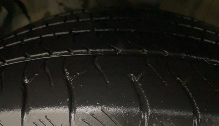 2023 Hyundai ALCAZAR PLATINUM(O) 7STR 1.5 AT, Diesel, Automatic, 19,266 km, Left Front Tyre Tread