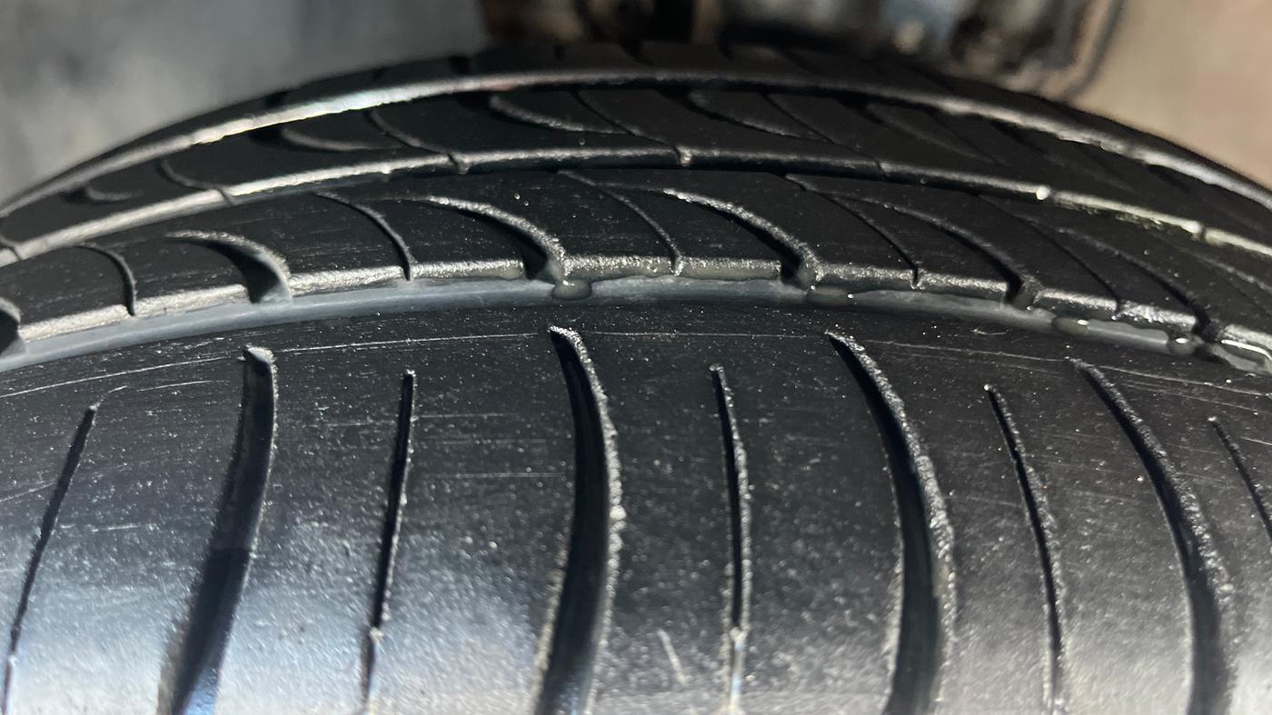 2020 Volkswagen Polo HIGHLINE PLUS 1.0, Petrol, Manual, 95,155 km, Left Front Tyre Tread