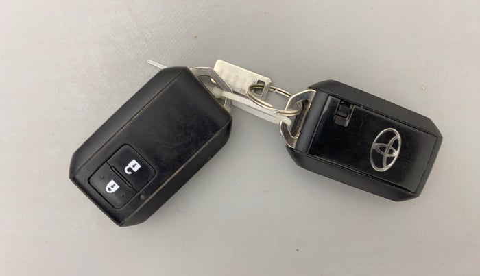 2020 Toyota Glanza G, Petrol, Manual, 27,466 km, Key Close Up
