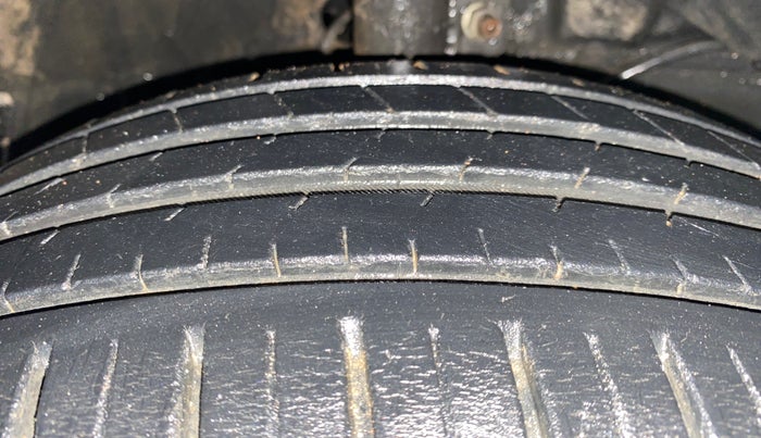 2020 Toyota Glanza G, Petrol, Manual, 27,466 km, Right Front Tyre Tread