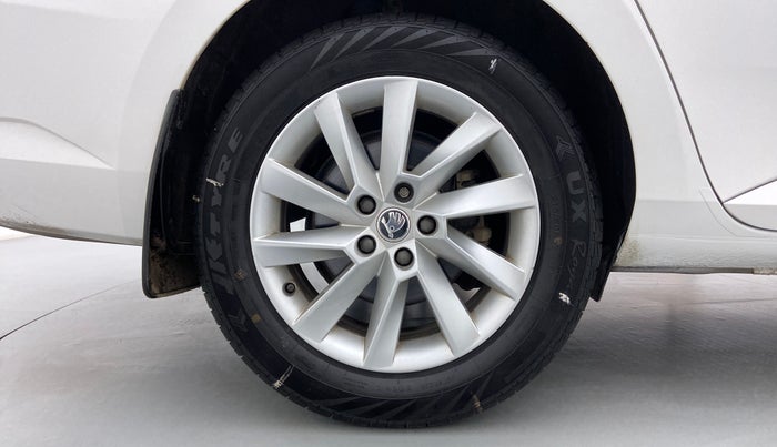 2016 Skoda Superb 1.8 TSI LK AT, Petrol, Automatic, 24,103 km, Right Rear Wheel