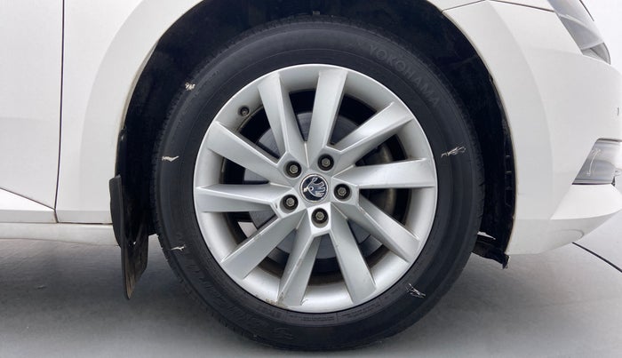 2016 Skoda Superb 1.8 TSI LK AT, Petrol, Automatic, 24,103 km, Right Front Wheel