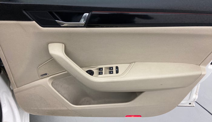 2016 Skoda Superb 1.8 TSI LK AT, Petrol, Automatic, 24,103 km, Driver Side Door Panels Control
