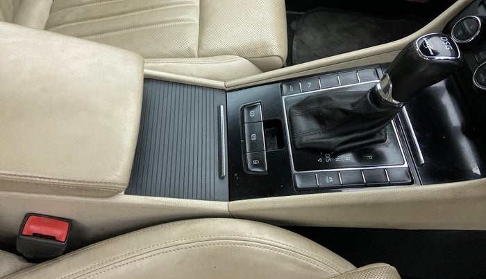2016 Skoda Superb 1.8 TSI LK AT, Petrol, Automatic, 24,103 km, Gear Lever