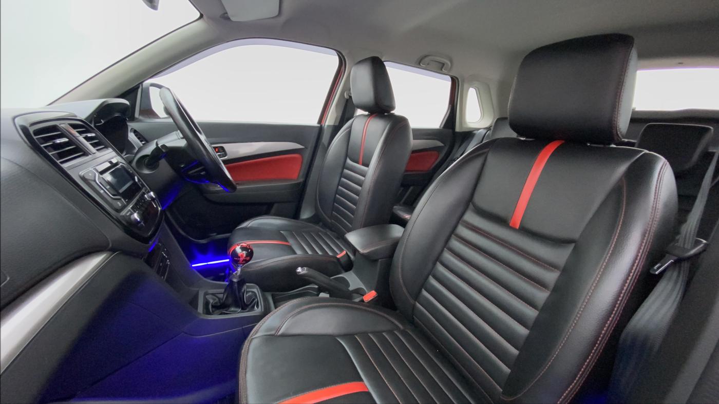 2016 Maruti Vitara Brezza ZDI, Diesel, Manual, 74,950 km, Right Side Front Door Cabin