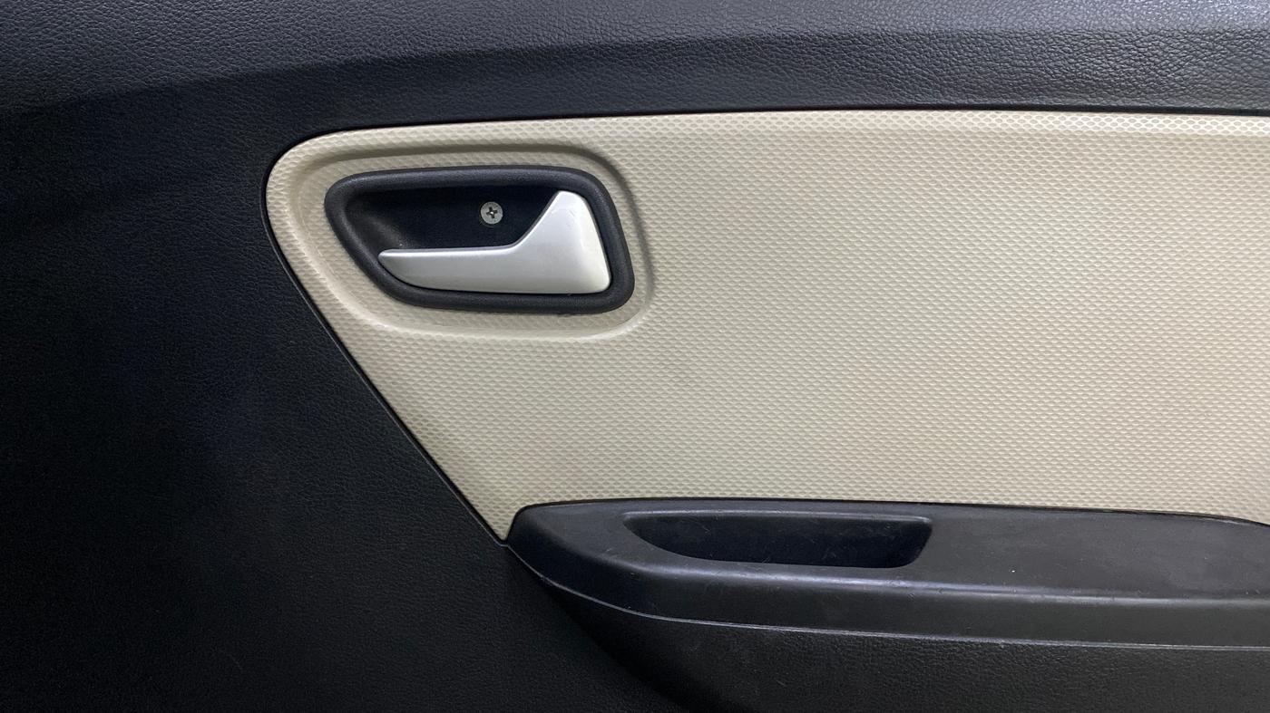 2020 Maruti Alto LXI, Petrol, Manual, 40,235 km, Driver Side Door Panels Control