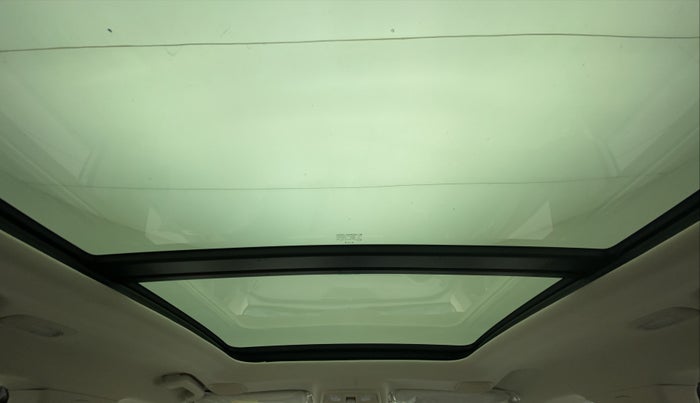 2022 Mahindra XUV700 AX 7 LUXURY D AWD AT 7 STR, Diesel, Automatic, 4,418 km, Moonroof/ Sunroof