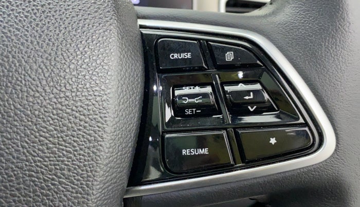 2022 Mahindra XUV700 AX 7 LUXURY D AWD AT 7 STR, Diesel, Automatic, 4,418 km, Adaptive Cruise Control