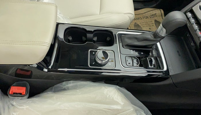 2022 Mahindra XUV700 AX 7 LUXURY D AWD AT 7 STR, Diesel, Automatic, 4,418 km, Gear Lever