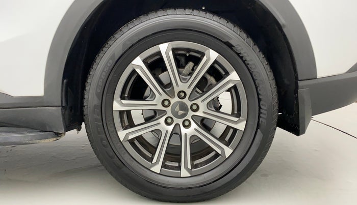 2022 Mahindra XUV700 AX 7 LUXURY D AWD AT 7 STR, Diesel, Automatic, 4,418 km, Left Rear Wheel