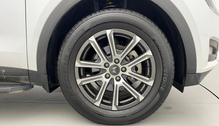 2022 Mahindra XUV700 AX 7 LUXURY D AWD AT 7 STR, Diesel, Automatic, 4,418 km, Right Front Wheel