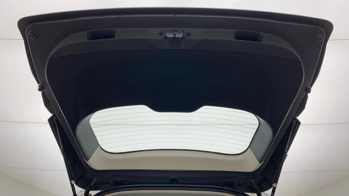 2022 Mahindra XUV700 AX 7 LUXURY D AWD AT 7 STR, Diesel, Automatic, 4,418 km, Boot Door Open