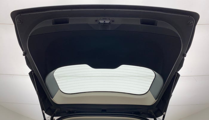 2022 Mahindra XUV700 AX 7 LUXURY D AWD AT 7 STR, Diesel, Automatic, 4,418 km, Boot Door Open