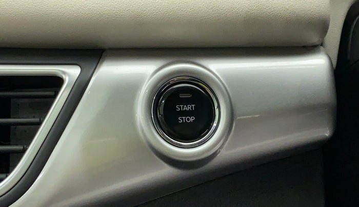 2022 Mahindra XUV700 AX 7 LUXURY D AWD AT 7 STR, Diesel, Automatic, 4,418 km, Keyless Start/ Stop Button