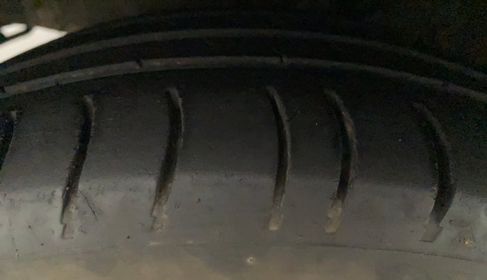 2010 Hyundai i10 MAGNA 1.2, Petrol, Manual, 58,636 km, Right Front Tyre Tread