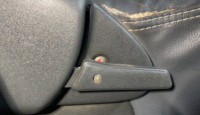 2017 Maruti Alto 800 LXI, Petrol, Manual, 82,227 km, Driver Side Adjustment Panel