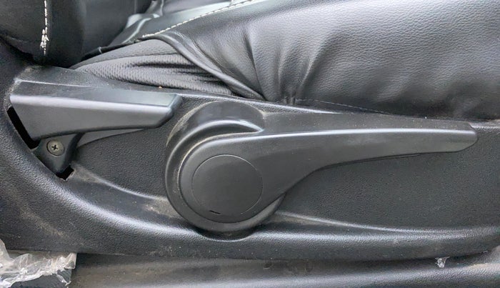 2018 Tata Tiago XZ PETROL, Petrol, Manual, 30,392 km, Driver Side Adjustment Panel