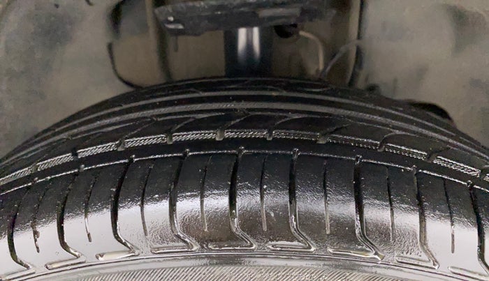 2018 Tata Tiago XZ PETROL, Petrol, Manual, 30,392 km, Right Front Tyre Tread