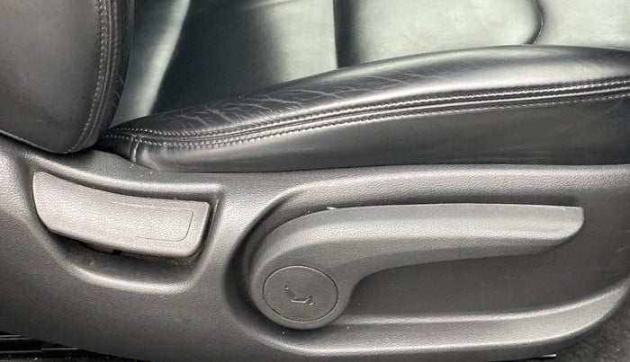 2018 Hyundai New Elantra 2.0 SX AT PETROL, Petrol, Automatic, 26,986 km, Driver Side Adjustment Panel