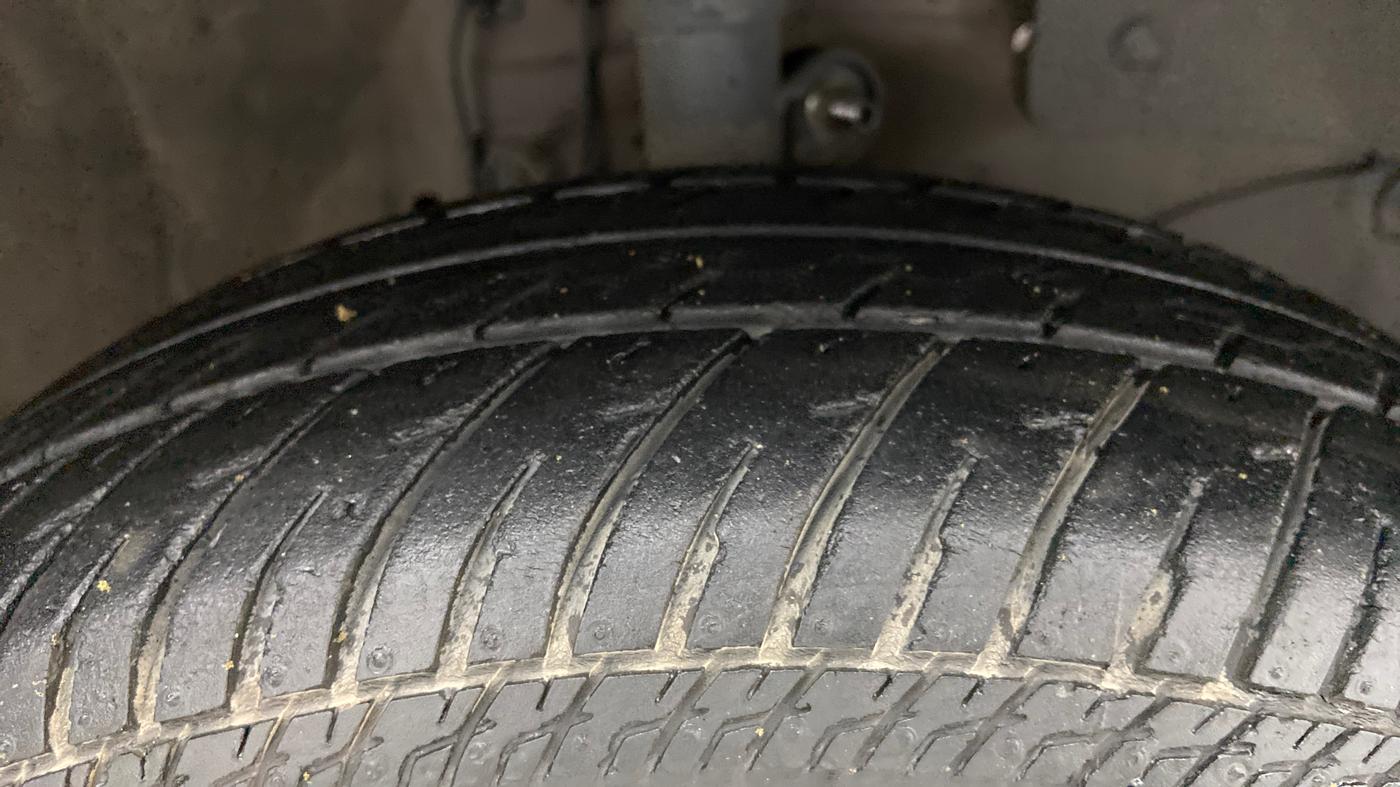 2016 Honda Amaze 1.2L I-VTEC S AT, Petrol, Automatic, 98,332 km, Right Front Tyre Tread